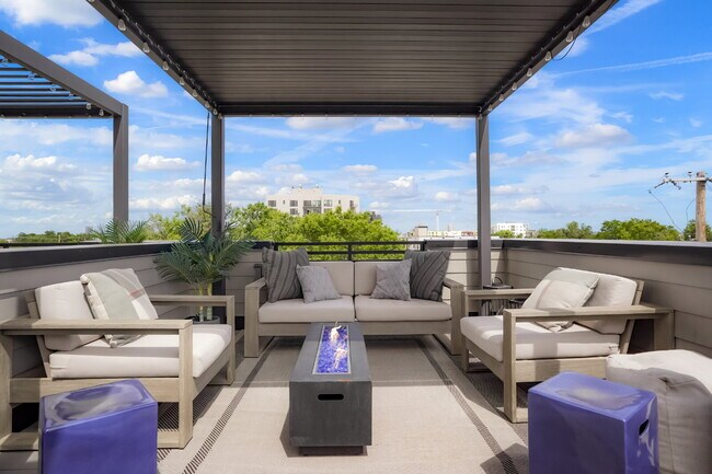 Building Photo - Stylish Sloan’s Lake Townhome with Rooftop...