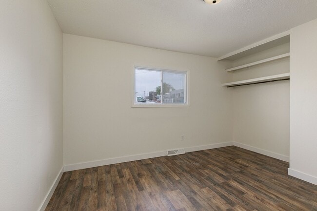Building Photo - 1 Bedroom | 1 Bathroom | Apartment | Located In the Heart of Downtown and Near Campus's