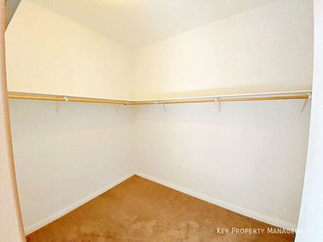 Building Photo - 9057 Spinning Wheel Ave