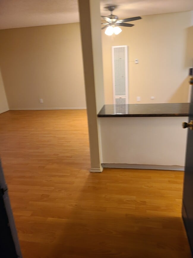 Building Photo - 11110 Moorpark St