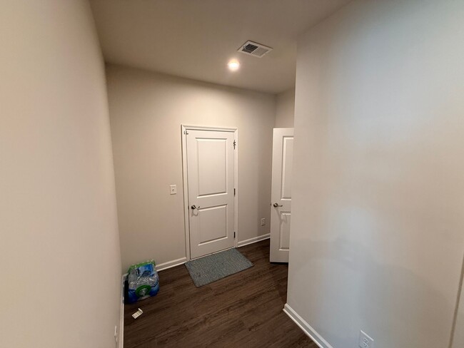 Building Photo - Like New home in Monroe
