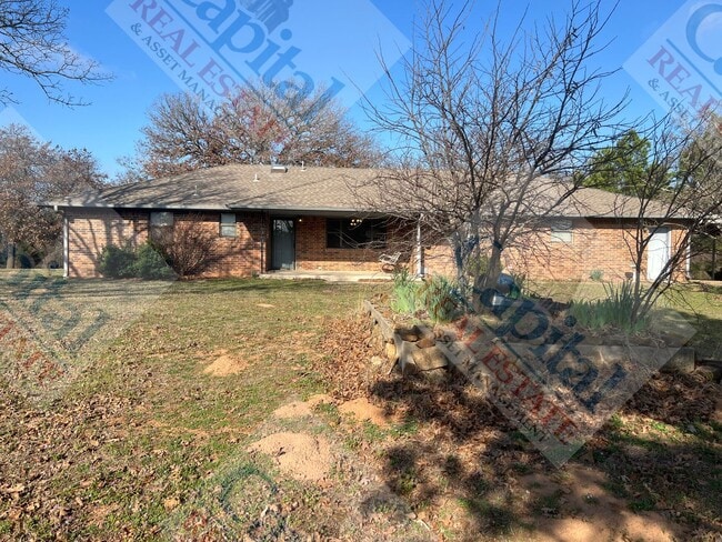 Building Photo - Country Beauty