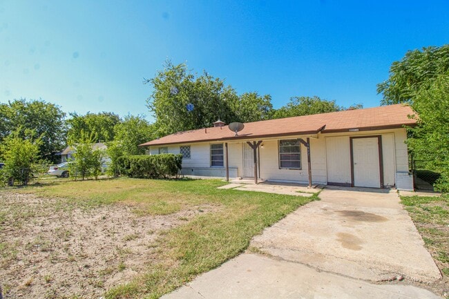 Building Photo - 5822 Branch Valley Dr