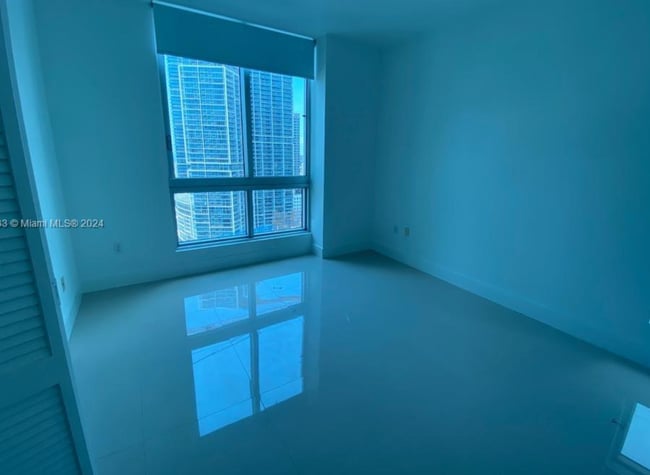 Building Photo - 2 bedroom + 2 bath corner unit || MET1