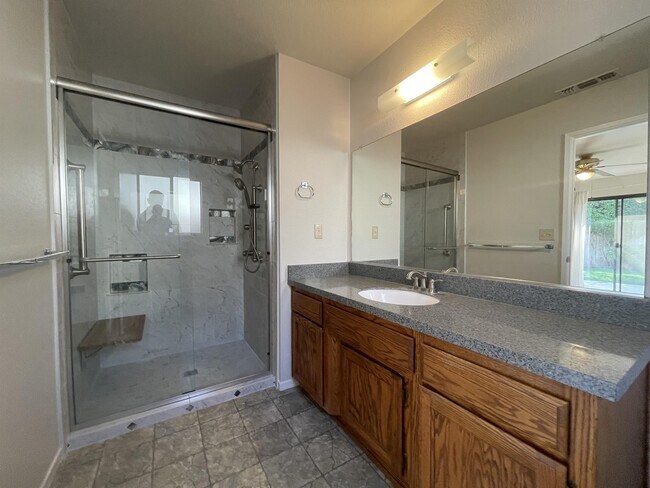 Building Photo - 1817 Heron Ln