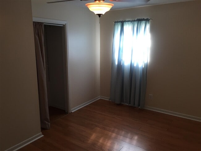 Building Photo - 310 McEwen Dr