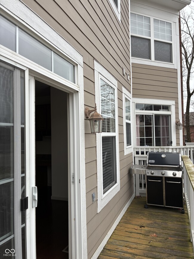 Building Photo - 420 W Main St