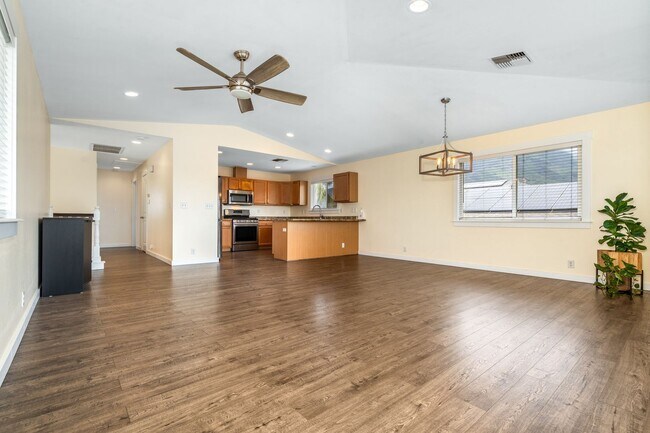 Building Photo - Waikapu Gardens 4 Bed/3 Bath, Beautiful Ho...