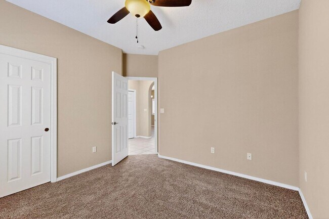 Building Photo - SE Rio Rancho 3 Bedroom  2 bath  2 car garage