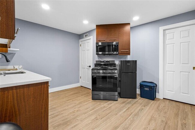 Building Photo - 915 Lost Forest Dr NW