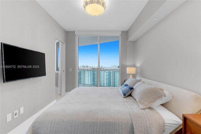 Building Photo - 2711 S Ocean Dr