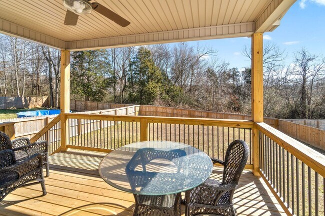 Building Photo - Pet Friendly Four Bedroom!