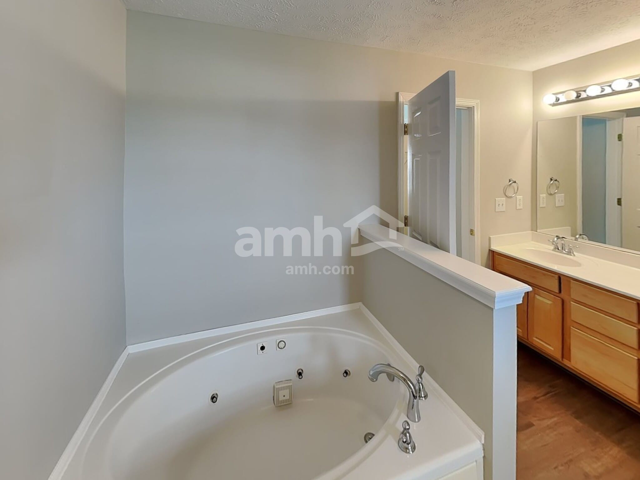 Building Photo - 102 Baker Springs Ln