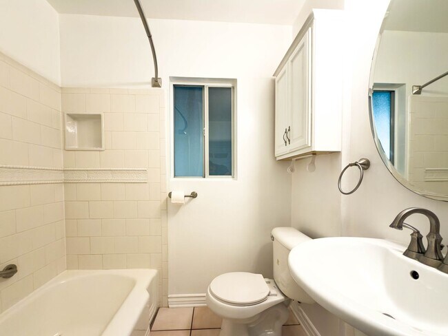 Building Photo - 10428 Riverside Dr