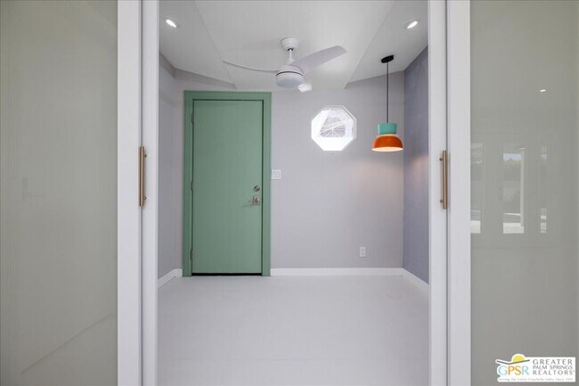 Building Photo - 505 E Molino Rd