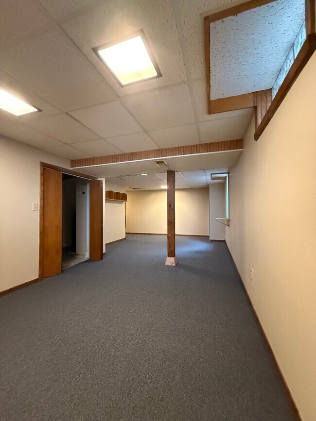 Building Photo - 2021 Veterans Dr