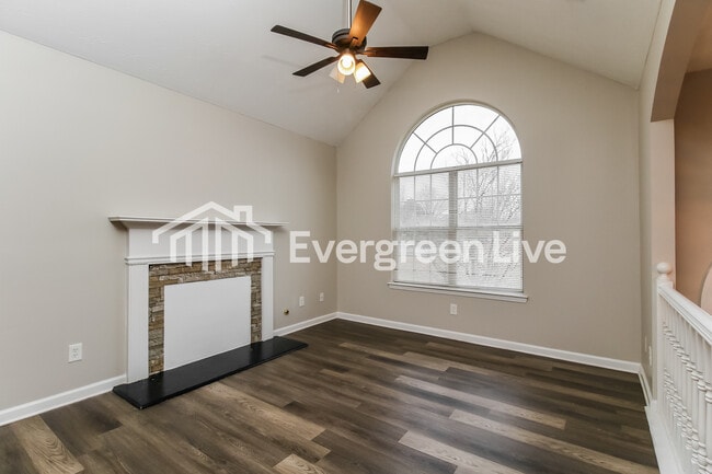 Building Photo - 270 Greenway Dr