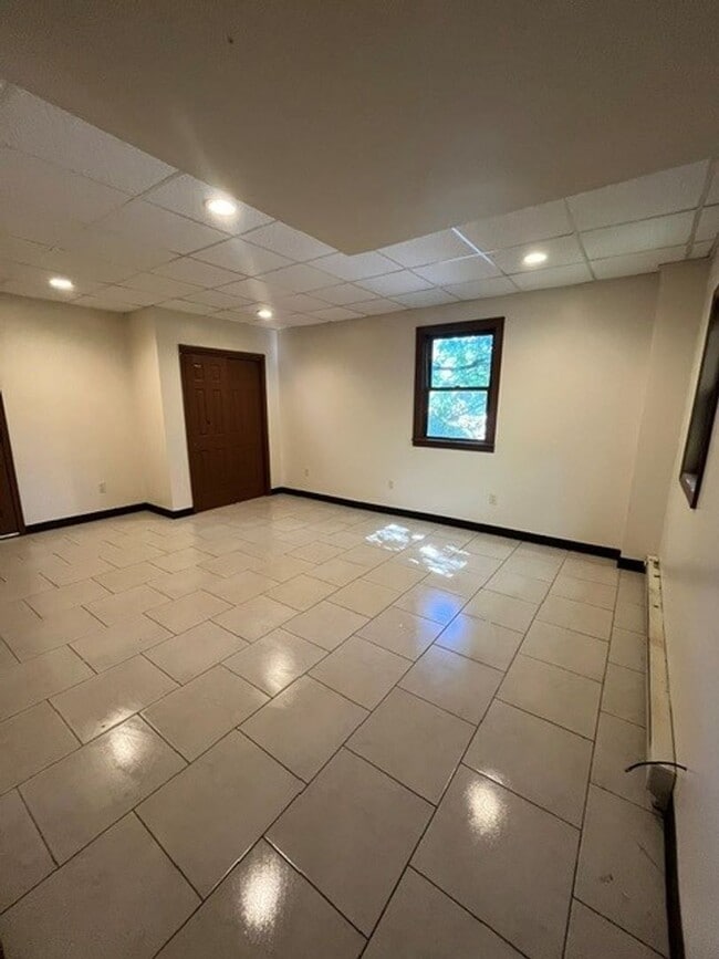 Building Photo - 233 E Ridge St
