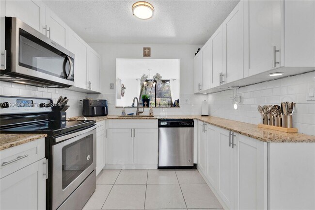 Building Photo - 10003 Costa Del Sol Blvd