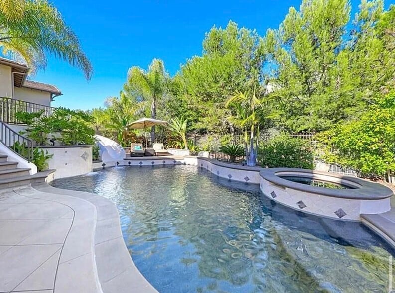 Building Photo - 2531 Costero Magestuoso