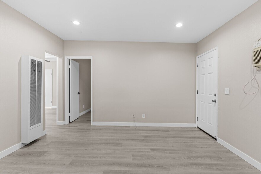 Building Photo - 113 S Lillie Ave