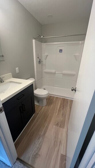 Master bath - 90 High Path Rd