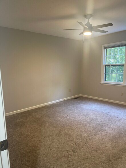 Building Photo - 520 Freestone Dr