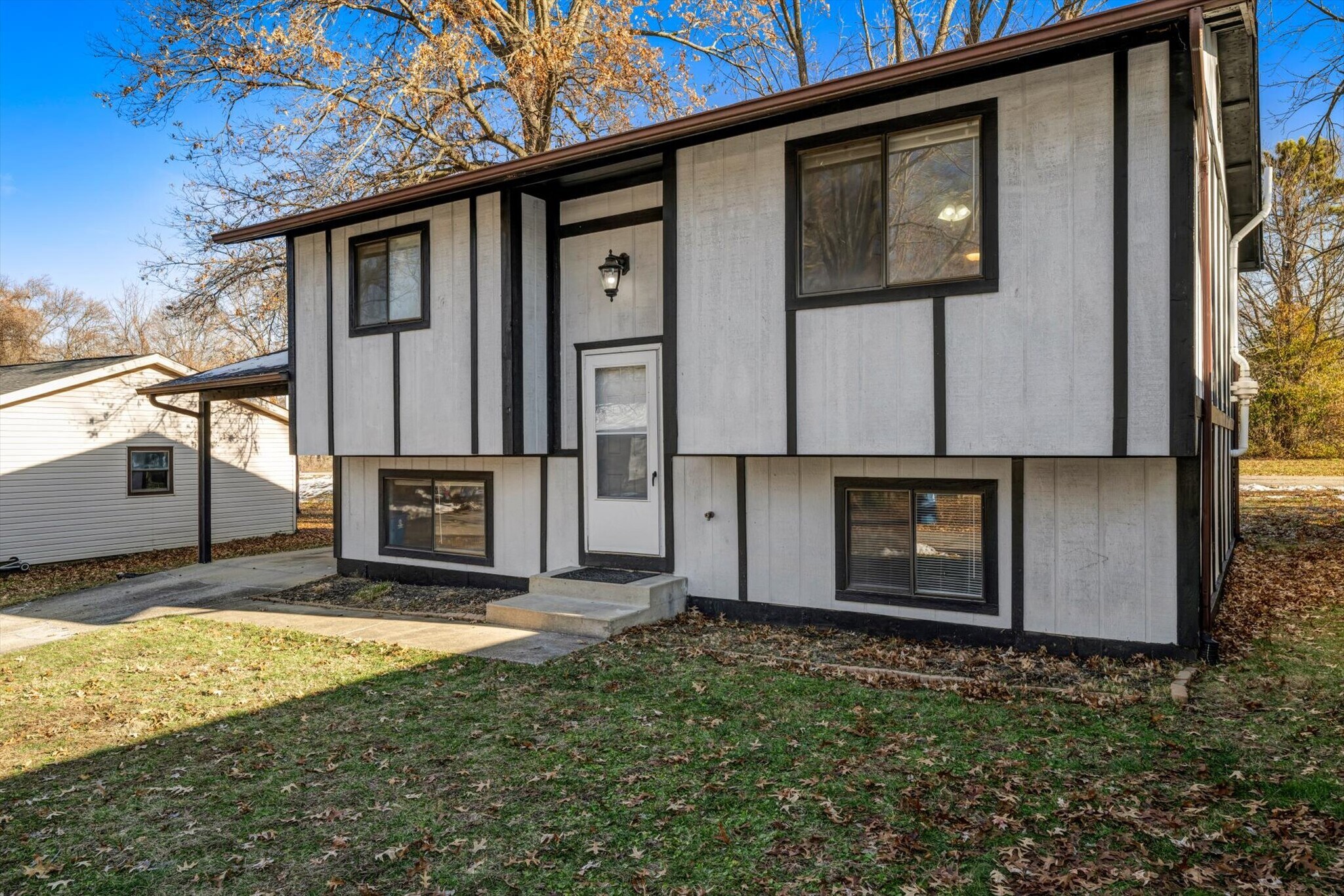 Building Photo - 11 Carriage Lane