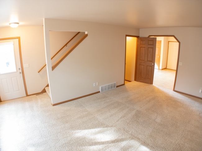 Building Photo - 2 Bedroom Apartment in Quiet Neighborhood!