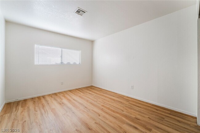 Building Photo - 1611 E Harmon Ave