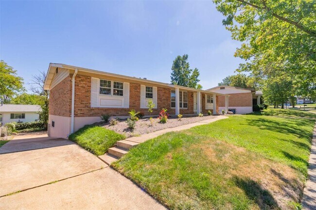 Building Photo - 9724 Brookmere Dr