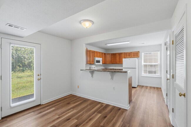 Building Photo - 1713-1715-1715 Louise Cir
