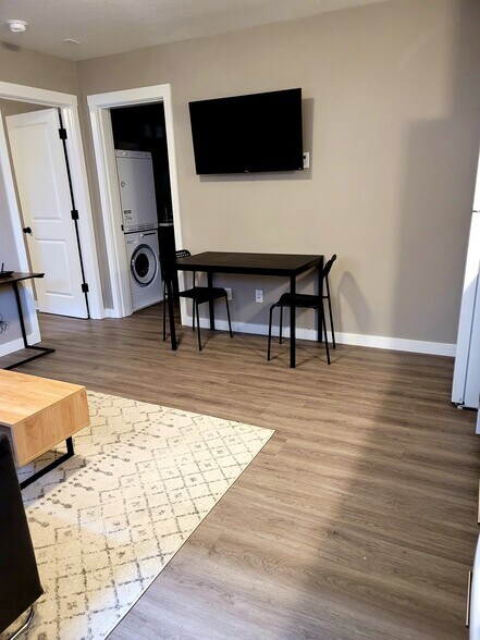 Building Photo - 6640 N Amherst St