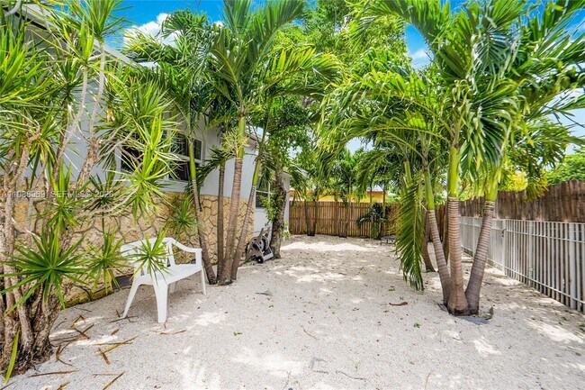 Building Photo - 113 SW 2nd St