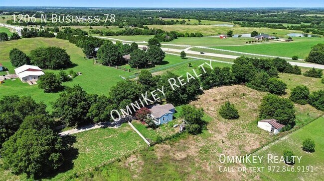 Building Photo - 1206 TX-78 BUS