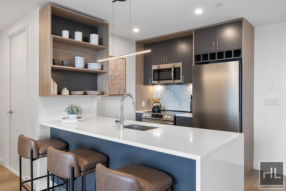 Building Photo - Luxurious Woodside 2 Bedroom/2 Bath  with Views!