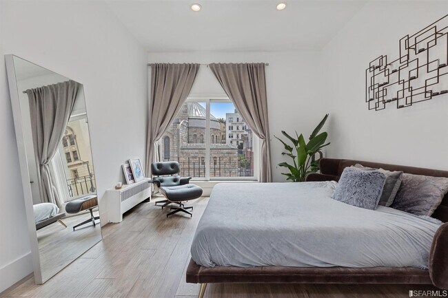 Building Photo - 1620 Broadway