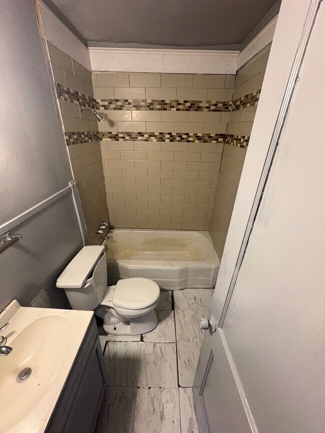 Building Photo - 2833 Morningside Dr