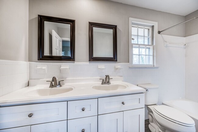 Building Photo - Beautiful Hopewell Move In Ready Home!