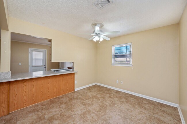 Building Photo - Updated 3 Bedroom in Great Location!