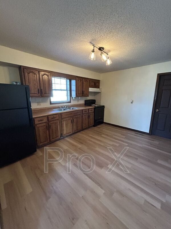 Building Photo - 910 N Grand St