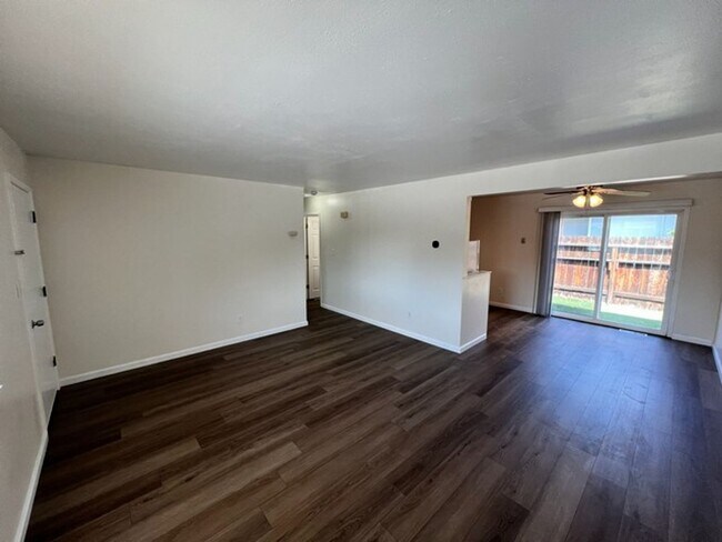 Building Photo - Refreshed Two Bedroom Sparks Duplex