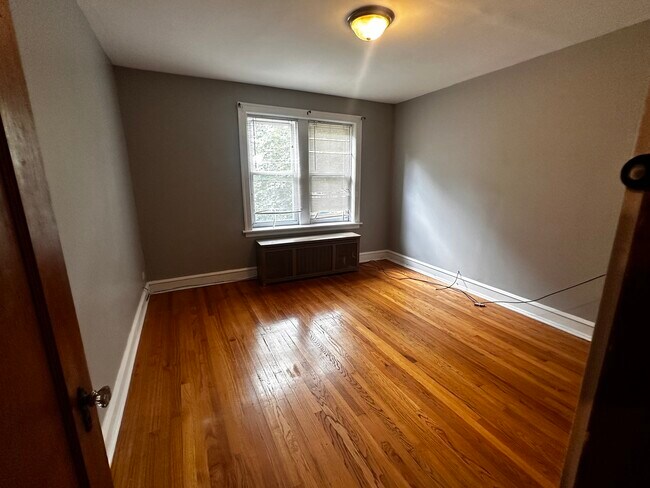 Building Photo - 5256 W Wolfram St