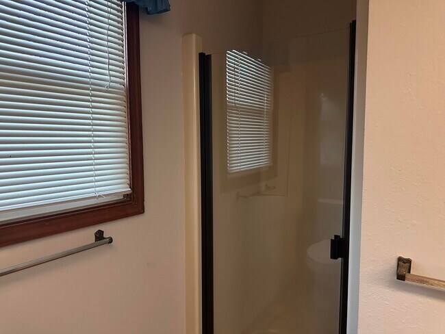 Building Photo - 216 Day Dr