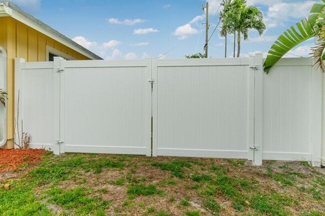 Building Photo - 6130 Francis St