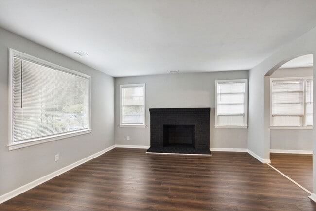 Primary Photo - Large 3BR/2BA Near Downtown Savannah Home For Rent