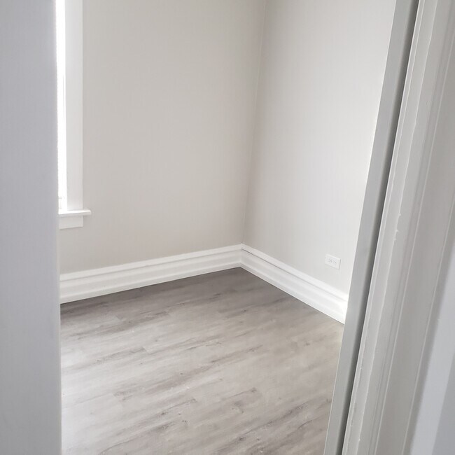 Building Photo - 36 W 103rd Pl