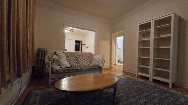 Building Photo - Stylish 2BR/1BA – 800 Sq Ft | All Utilitie...