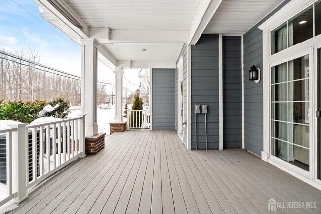 Building Photo - 11 Hamilton Dr