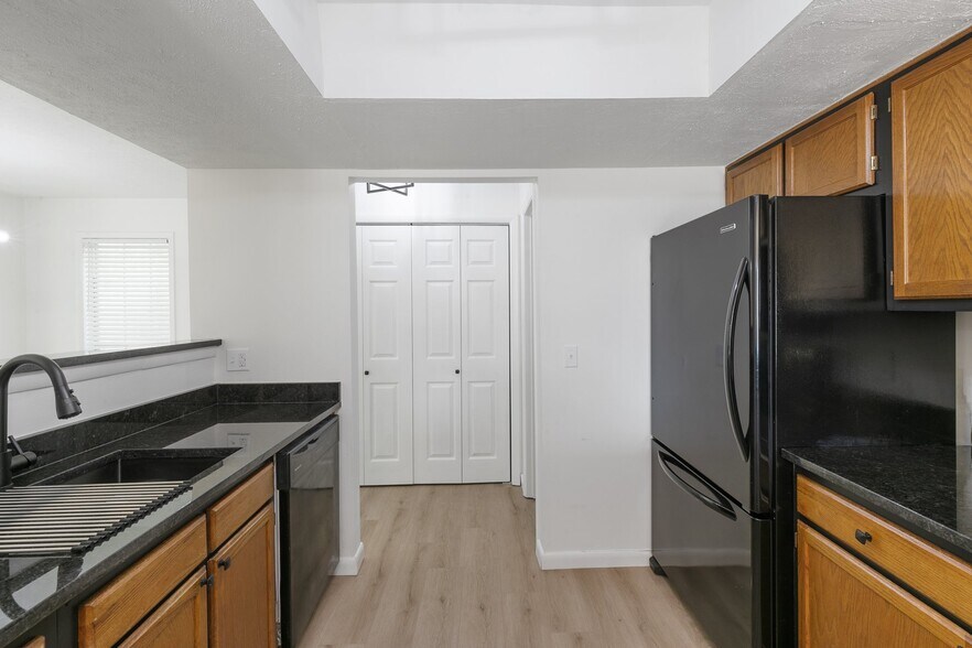 Building Photo - 5721 Brentwood Meadows Cir
